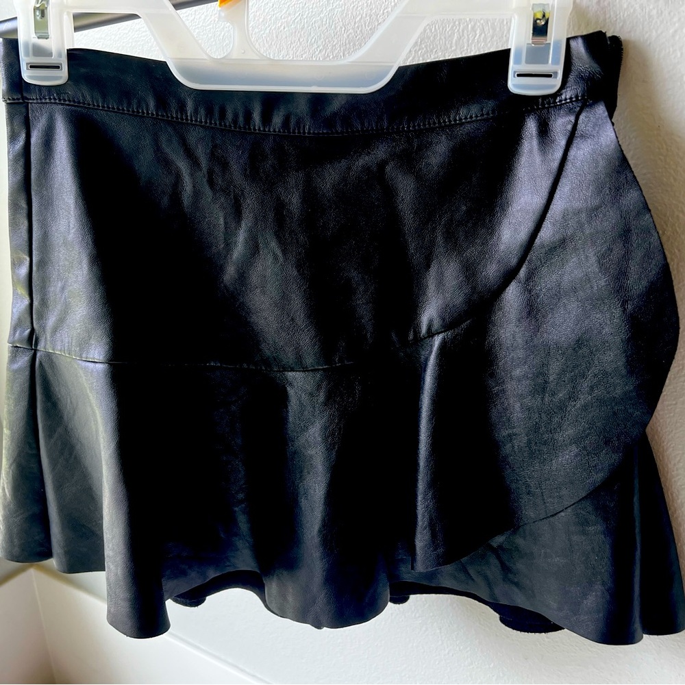 Do + Be black leather mini skort